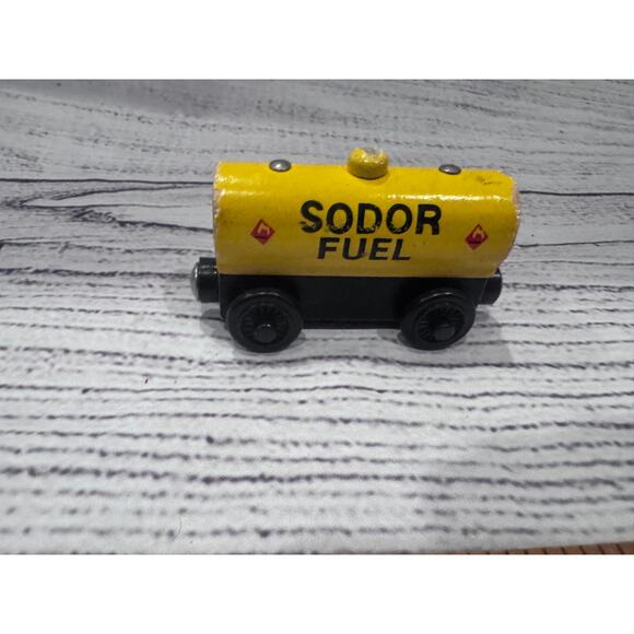 Thomas & Friends Wooden Railway Sodor Fuel Car - Picture 4 of 4